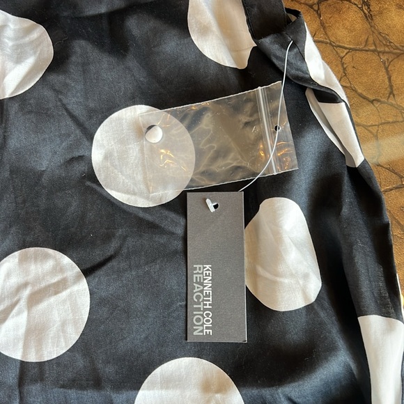 Kenneth Cole Reaction Black/White blouse - Picture 3 of 4